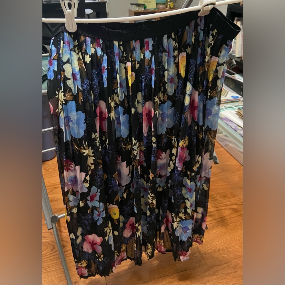 Floral mid length skirt